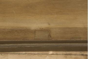 桐箪笥をオープンクローゼットにリメイク!扉と内部のポール、引き出しを撤去。新材部分は本体の色に馴染むよう着色。