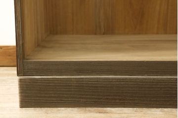 桐箪笥をオープンクローゼットにリメイク!扉と内部のポール、引き出しを撤去。新材部分は本体の色に馴染むよう着色。