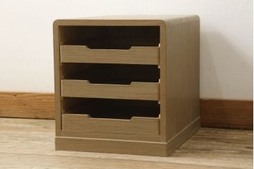 桐箪笥をオープンクローゼットにリメイク!扉と内部のポール、引き出しを撤去。新材部分は本体の色に馴染むよう着色。