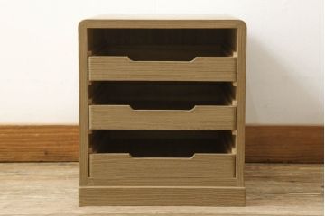 桐箪笥をオープンクローゼットにリメイク!扉と内部のポール、引き出しを撤去。新材部分は本体の色に馴染むよう着色。