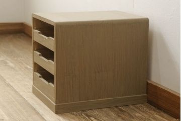 桐箪笥をオープンクローゼットにリメイク!扉と内部のポール、引き出しを撤去。新材部分は本体の色に馴染むよう着色。