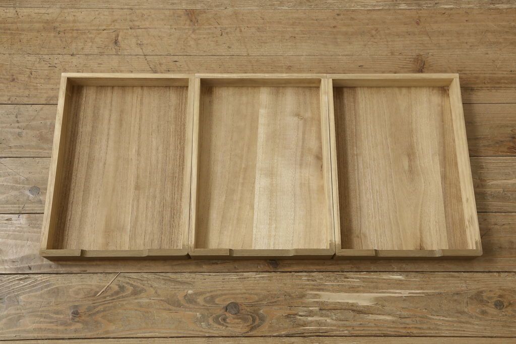 桐箪笥をオープンクローゼットにリメイク!扉と内部のポール、引き出しを撤去。新材部分は本体の色に馴染むよう着色。