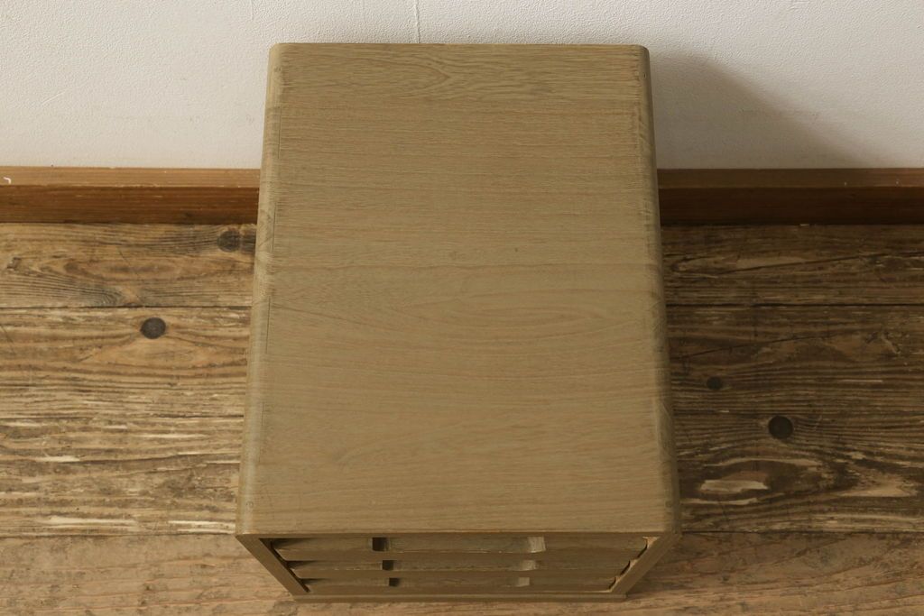 桐箪笥をオープンクローゼットにリメイク!扉と内部のポール、引き出しを撤去。新材部分は本体の色に馴染むよう着色。