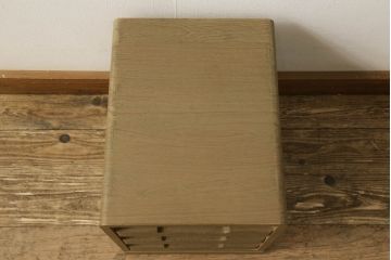 桐箪笥をオープンクローゼットにリメイク!扉と内部のポール、引き出しを撤去。新材部分は本体の色に馴染むよう着色。