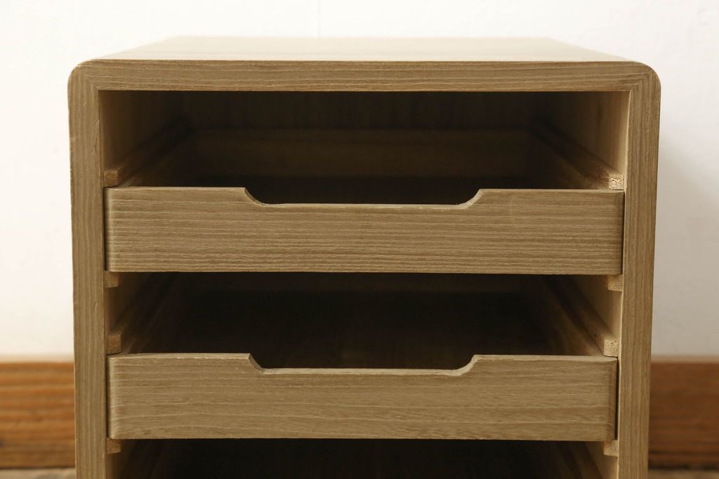 桐箪笥をオープンクローゼットにリメイク!扉と内部のポール、引き出しを撤去。新材部分は本体の色に馴染むよう着色。