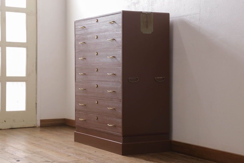 桐箪笥を着色リメイク!高品質リペアを施し、シナモンブラウンに着色仕上げ。