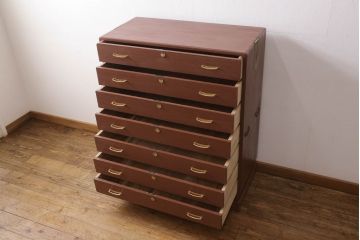 桐箪笥を着色リメイク!高品質リペアを施し、シナモンブラウンに着色仕上げ。