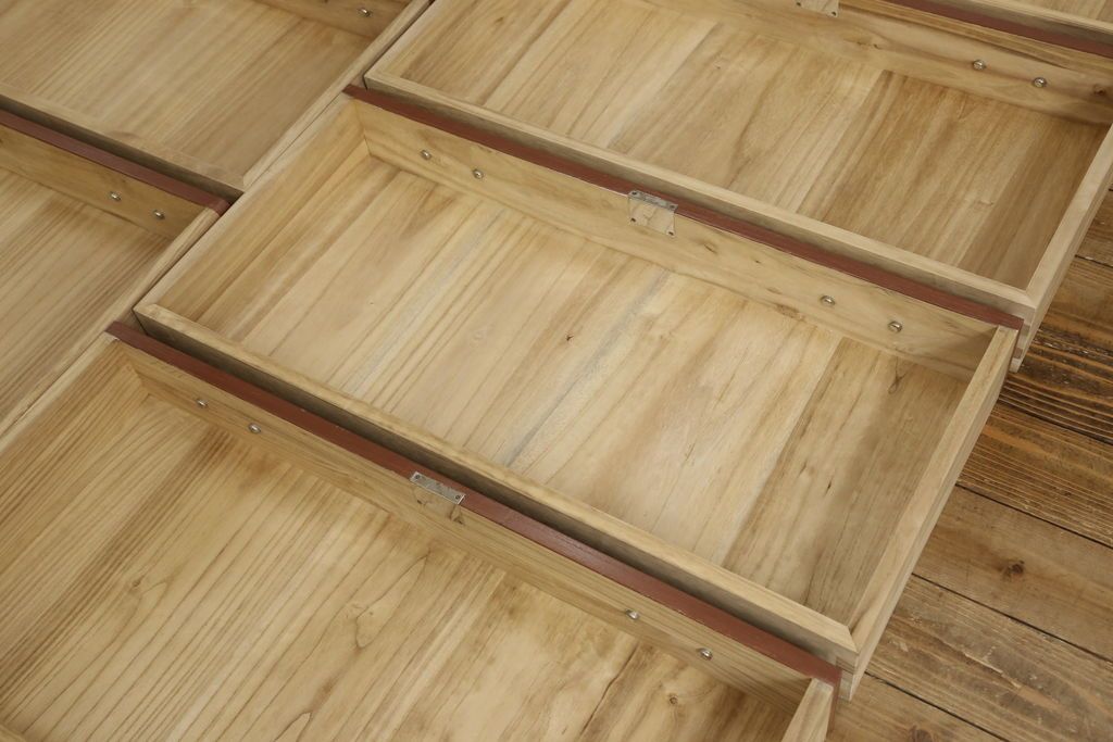 桐箪笥を着色リメイク!高品質リペアを施し、シナモンブラウンに着色仕上げ。