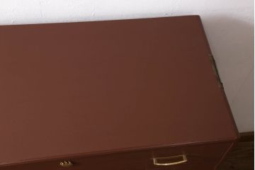 桐箪笥を着色リメイク!高品質リペアを施し、シナモンブラウンに着色仕上げ。