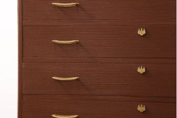 桐箪笥を着色リメイク!高品質リペアを施し、シナモンブラウンに着色仕上げ。