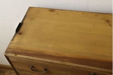 3段重ね桐箪笥の中・下段を2段重ね箪笥にリメイク!天板の強度を出すために裏から補強。元の色を基準にした木地色仕上げに。