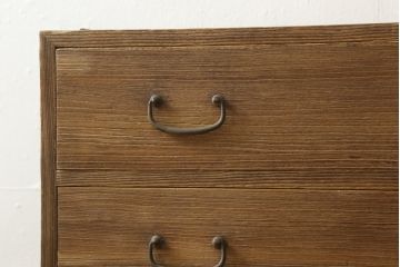 3段重ね桐箪笥の中・下段を2段重ね箪笥にリメイク!天板の強度を出すために裏から補強。元の色を基準にした木地色仕上げに。