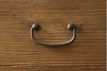 3段重ね桐箪笥の中・下段を2段重ね箪笥にリメイク!天板の強度を出すために裏から補強。元の色を基準にした木地色仕上げに。