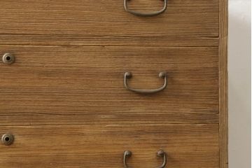 3段重ね桐箪笥の中・下段を2段重ね箪笥にリメイク!天板の強度を出すために裏から補強。元の色を基準にした木地色仕上げに。