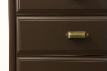 箪笥をサイドチェストにリメイク!幅を1段目の片側の引き出しの幅に合わせてカット。奥行きも小さくリサイズし、引き出しの取っ手を交換。ココアブラウンにペイント仕上げ。