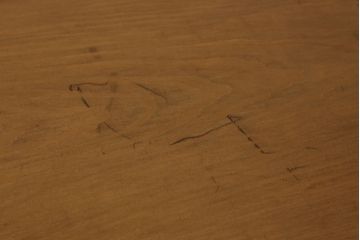 桐箪笥の幅を小さくリメイク!引き戸には左右で異なる模様のガラスをはめ込み引手を交換、内部の引き出しと仕切りは撤去。引き出しは幅に合わせてカットと調整。自然な色味に着色し、クリアワックス仕上げ。