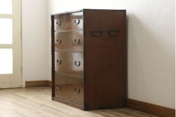 和箪笥を綺麗に再生!閂(かんぬき)は直さずそのままに、色味は本体に合わせて仕上げ。