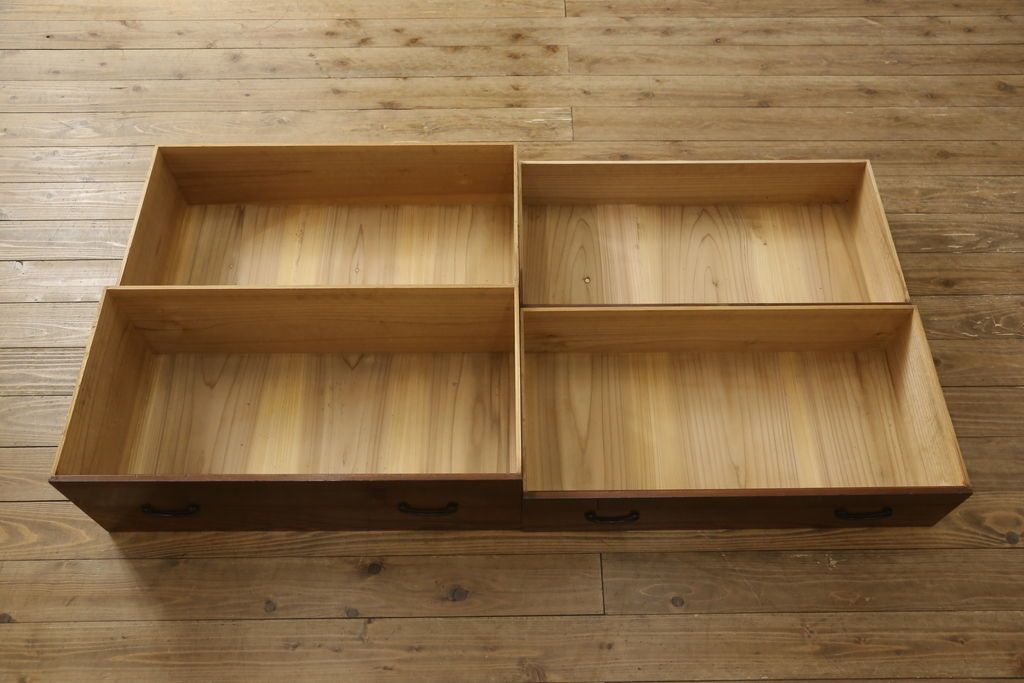 和箪笥を綺麗に再生!閂(かんぬき)は直さずそのままに、色味は本体に合わせて仕上げ。