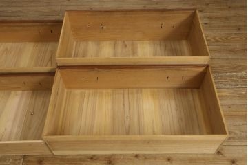 和箪笥を綺麗に再生!閂(かんぬき)は直さずそのままに、色味は本体に合わせて仕上げ。