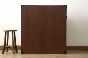 和箪笥を綺麗に再生!閂(かんぬき)は直さずそのままに、色味は本体に合わせて仕上げ。