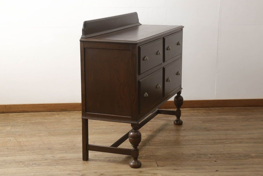 アンティークチェストを綺麗に再生!高品質リペアを施し、天板を塗装。引き出しの取っ手を交換し、現状の色味に仕上げ。