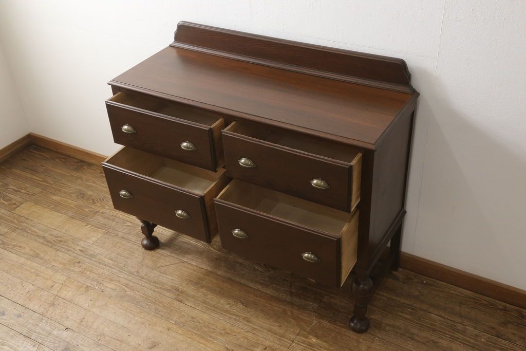 アンティークチェストを綺麗に再生!高品質リペアを施し、天板を塗装。引き出しの取っ手を交換し、現状の色味に仕上げ。