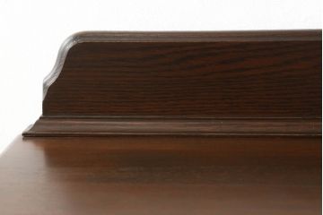 アンティークチェストを綺麗に再生!高品質リペアを施し、天板を塗装。引き出しの取っ手を交換し、現状の色味に仕上げ。