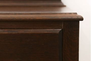 アンティークチェストを綺麗に再生!高品質リペアを施し、天板を塗装。引き出しの取っ手を交換し、現状の色味に仕上げ。