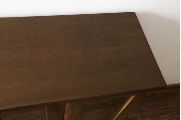 食器棚を戸棚にリメイク!上段を利用し、右側開き戸2枚を引き戸仕様に加工。台輪をリサイズし取り付け。