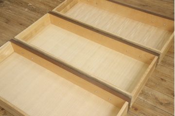 箪笥を2台のローチェストにリメイク!分割し、ヒノキ無垢材の天板を取り付け。上段には新たに台輪を制作。