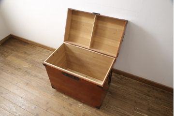 長持を使いやすくリメイク!ご指定のサイズにリサイズし、底板を補強。キャスターを取り付け。