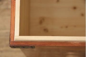 長持を使いやすくリメイク!ご指定のサイズにリサイズし、底板を補強。キャスターを取り付け。