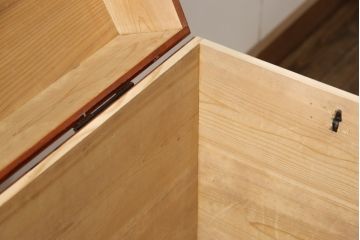 長持を使いやすくリメイク!ご指定のサイズにリサイズし、底板を補強。キャスターを取り付け。