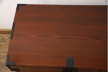 長持を使いやすくリメイク!ご指定のサイズにリサイズし、底板を補強。キャスターを取り付け。