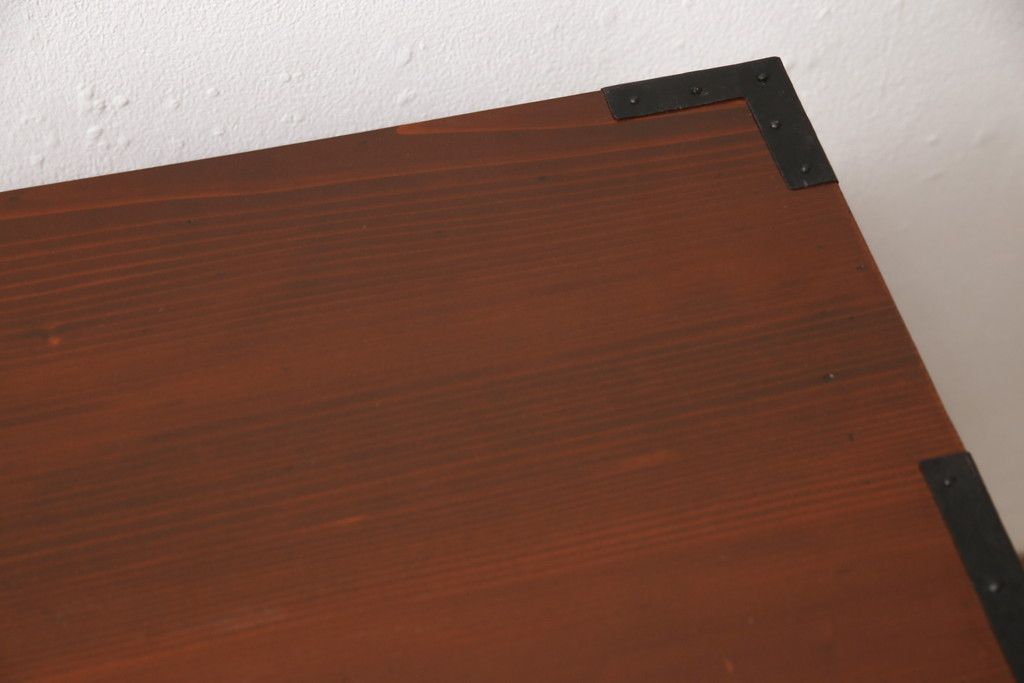 長持を使いやすくリメイク!ご指定のサイズにリサイズし、底板を補強。キャスターを取り付け。