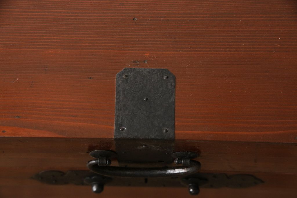 長持を使いやすくリメイク!ご指定のサイズにリサイズし、底板を補強。キャスターを取り付け。