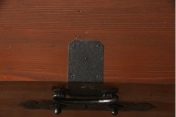 長持を使いやすくリメイク!ご指定のサイズにリサイズし、底板を補強。キャスターを取り付け。