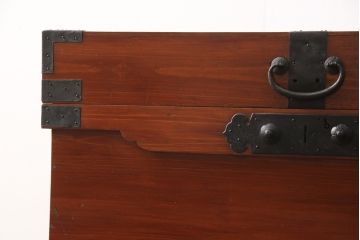 長持を使いやすくリメイク!ご指定のサイズにリサイズし、底板を補強。キャスターを取り付け。