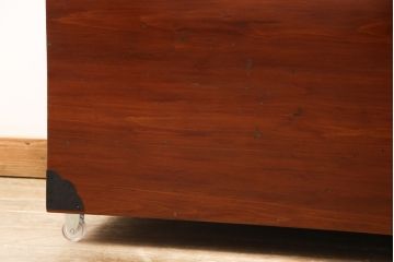 長持を使いやすくリメイク!ご指定のサイズにリサイズし、底板を補強。キャスターを取り付け。