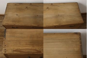 3段重ね桐箪笥を2つのローボードと小引き出し2つにリメイク!上段の引き戸はなくし、2杯の引き出しに変更。中段は中央で分割し小引き出し2点に。下段は高品質リペアで綺麗に。それぞれクリアワックス仕上げ。