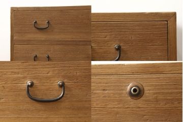 3段重ね桐箪笥を2つのローボードと小引き出し2つにリメイク!上段の引き戸はなくし、2杯の引き出しに変更。中段は中央で分割し小引き出し2点に。下段は高品質リペアで綺麗に。それぞれクリアワックス仕上げ。