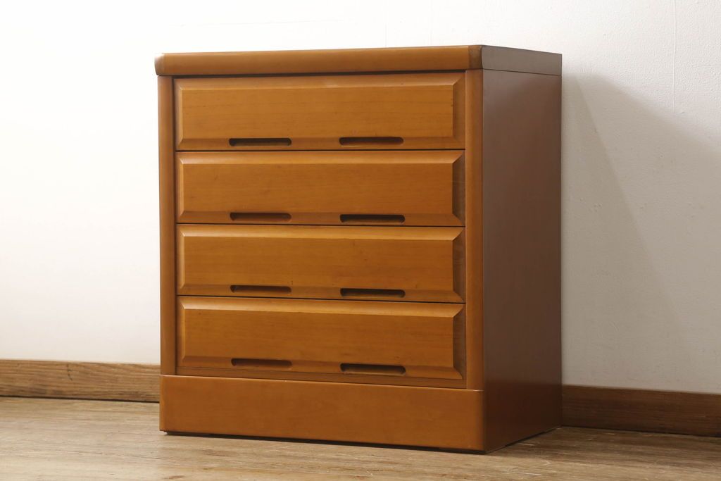 チェストを小さくリメイク!高さと幅をリサイズ。中段の天板を移設し、引き出しには新たに手掛けを彫り、ソフトクローズ・耐震ロック仕様に。