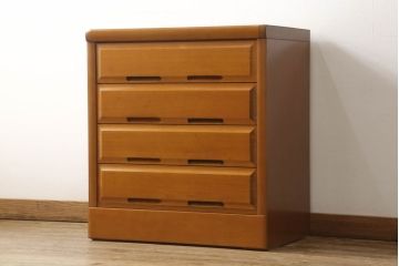 チェストを小さくリメイク!高さと幅をリサイズ。中段の天板を移設し、引き出しには新たに手掛けを彫り、ソフトクローズ・耐震ロック仕様に。