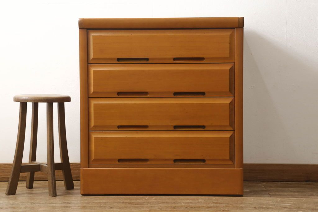 チェストを小さくリメイク!高さと幅をリサイズ。中段の天板を移設し、引き出しには新たに手掛けを彫り、ソフトクローズ・耐震ロック仕様に。