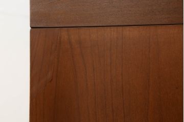 チェストを小さくリメイク!高さと幅をリサイズ。中段の天板を移設し、引き出しには新たに手掛けを彫り、ソフトクローズ・耐震ロック仕様に。