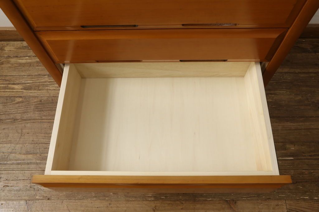 チェストを小さくリメイク!高さと幅をリサイズ。中段の天板を移設し、引き出しには新たに手掛けを彫り、ソフトクローズ・耐震ロック仕様に。