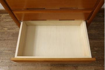 チェストを小さくリメイク!高さと幅をリサイズ。中段の天板を移設し、引き出しには新たに手掛けを彫り、ソフトクローズ・耐震ロック仕様に。