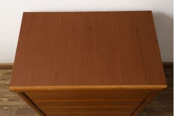 チェストを小さくリメイク!高さと幅をリサイズ。中段の天板を移設し、引き出しには新たに手掛けを彫り、ソフトクローズ・耐震ロック仕様に。