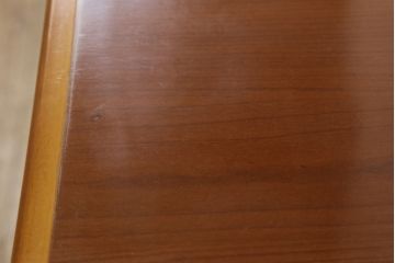 チェストを小さくリメイク!高さと幅をリサイズ。中段の天板を移設し、引き出しには新たに手掛けを彫り、ソフトクローズ・耐震ロック仕様に。