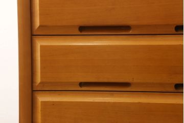 チェストを小さくリメイク!高さと幅をリサイズ。中段の天板を移設し、引き出しには新たに手掛けを彫り、ソフトクローズ・耐震ロック仕様に。